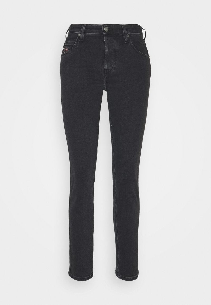 Schwarze Denim-Jeans mit schmalem Schnitt, Knopfverschluss, Fronttaschen und einer dezenten strukturierten Oberfläche.