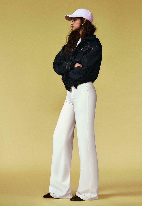 Bershka Trousers - white