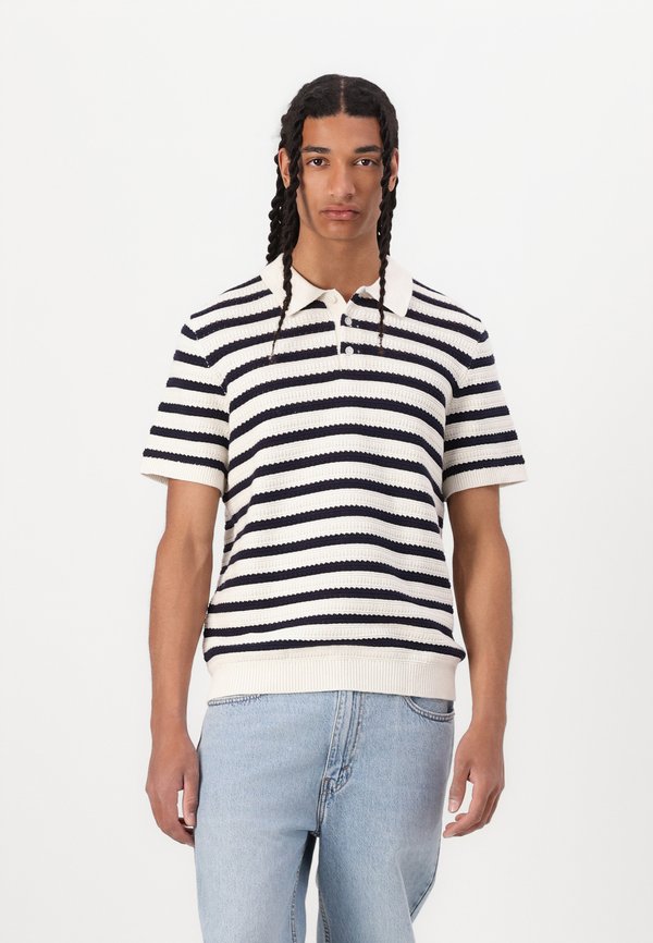 GAP STRIPE