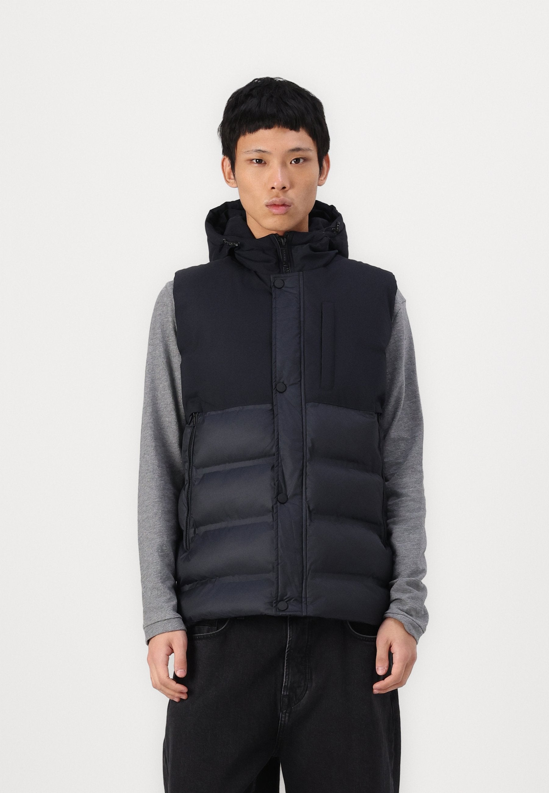 BHOUTERWEAR HOODED Media 3