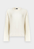 Cremefarbener Pullover mit Zopfmuster, langen Ärmeln, rundem Ausschnitt und einer strukturierten Oberfläche. Hergestellt aus weichem, gewebtem Stoff.