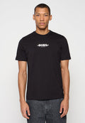 Schwarzes Baumwoll-T-Shirt mit Rundhalsausschnitt und kurzen Ärmeln, mit einem weißen Logodruck mittig auf der Brust. Einfaches und minimalistisches Design.