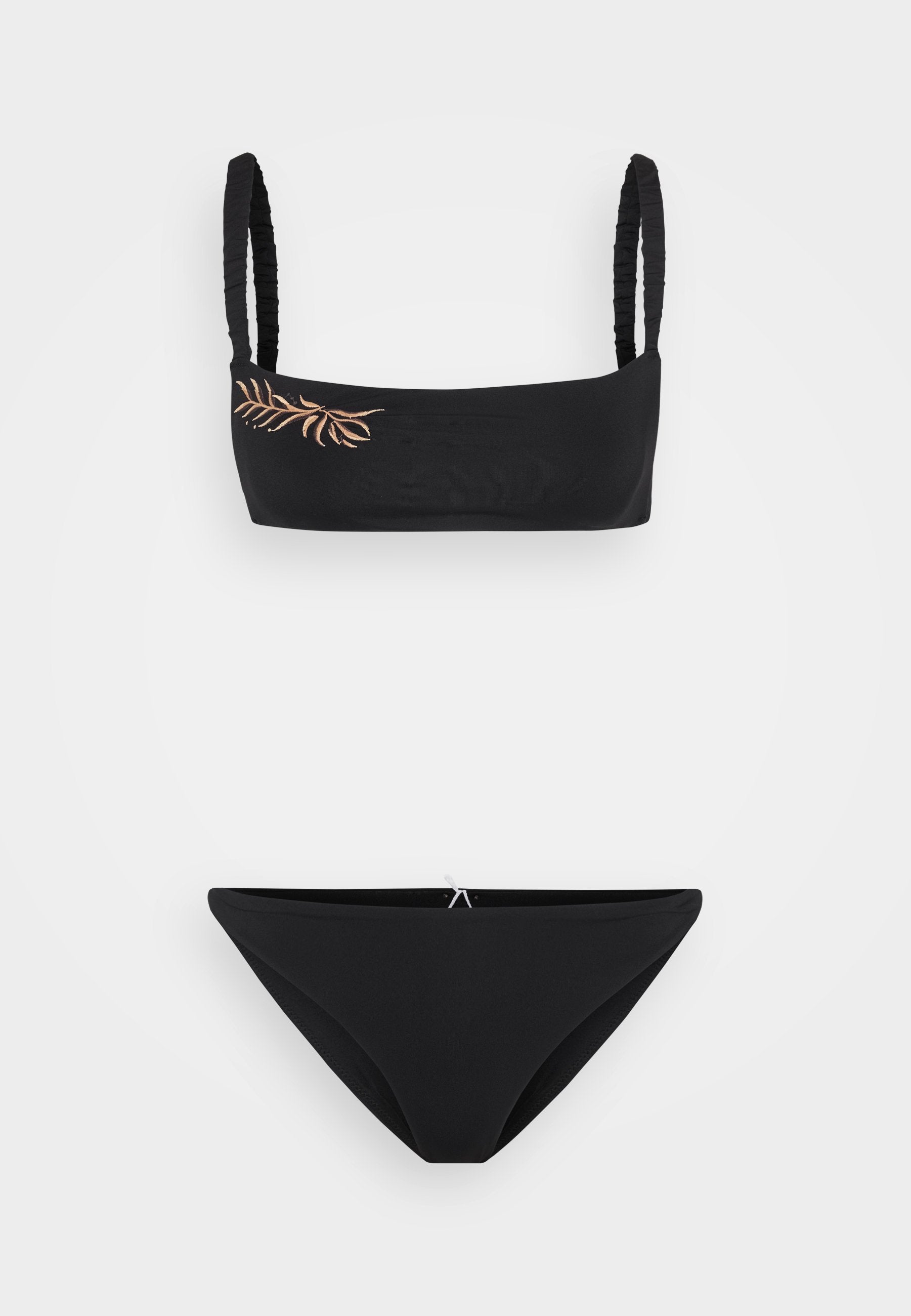 Schwarzes Bikini-Set mit einem Bandeau-Oberteil mit elastischen Trägern und Blattstickerei, kombiniert mit passenden klassisch geschnittenen Unterteilen. Glatte Textur.