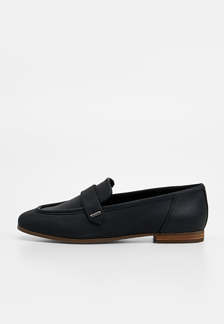 TOMS LYNETTE
