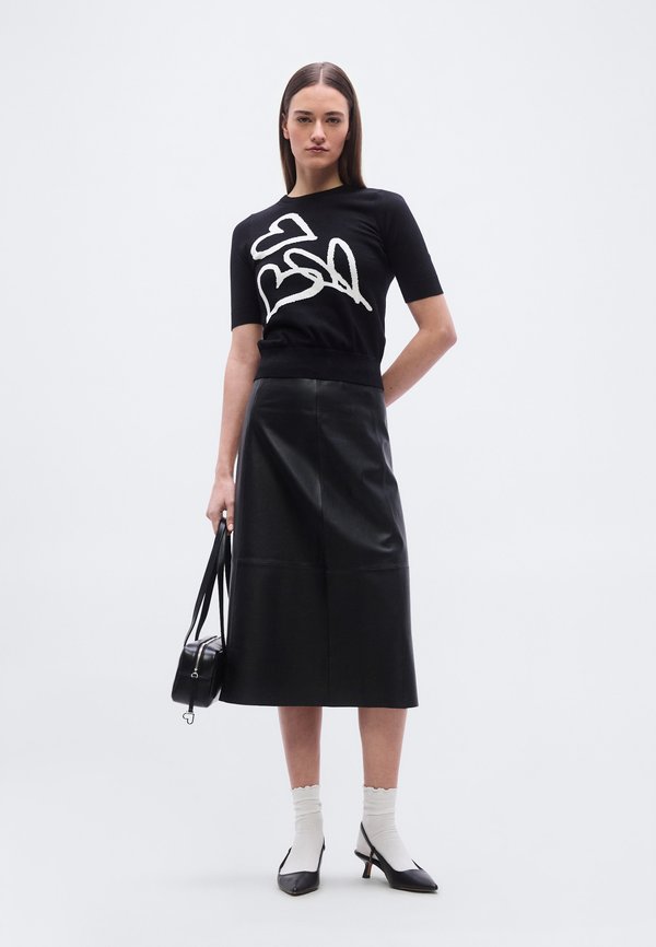 DKNY GRAFFITI HEARTS