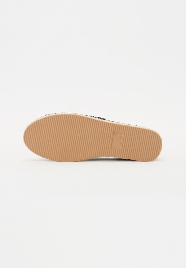 Pier One by Zalando