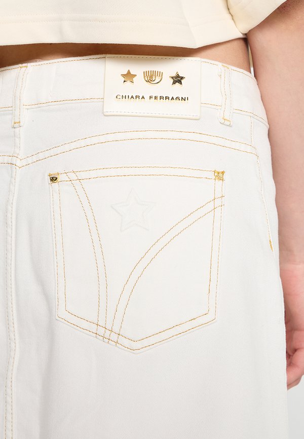 CHIARA FERRAGNI BULL