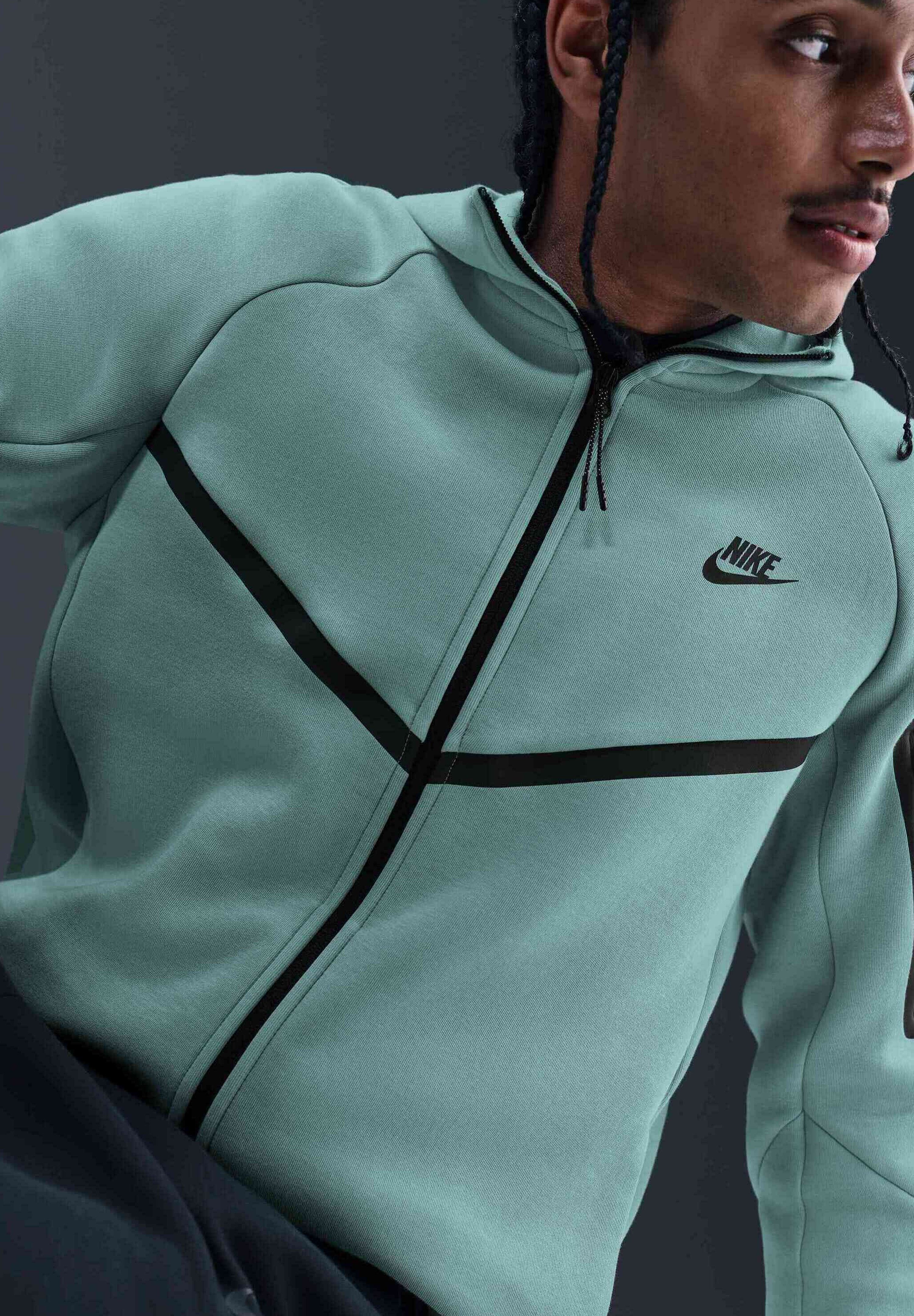 Nike Sportswear HOODIE