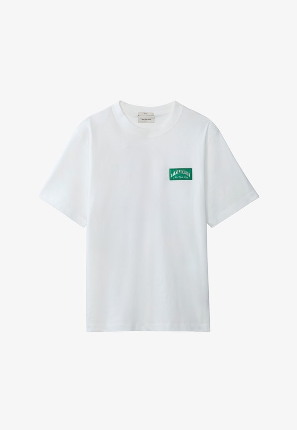 Calvin Klein Jeans EASY COLLEGIATE BADGE TEE - Print T-shirt - bright white