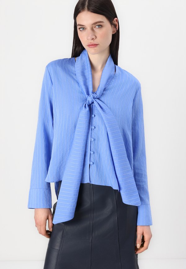 Selected SLFLUCIA TIE