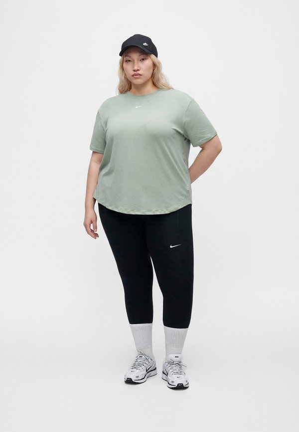 Nike Performance