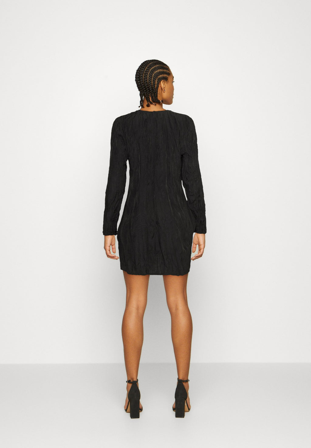 NA-KD HOLE DETAILS MINI DRESS
