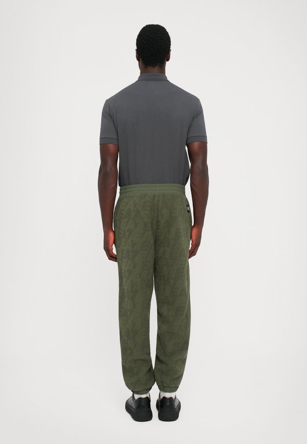 EA7 Emporio Armani TRAIN LOGO SERIES PANTS