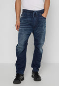 Jeans-Jogginghosen in einem dunkelblauen Waschung, mit elastischem Bund und Kordelzug, lockerem Schnitt und Fronttaschen.