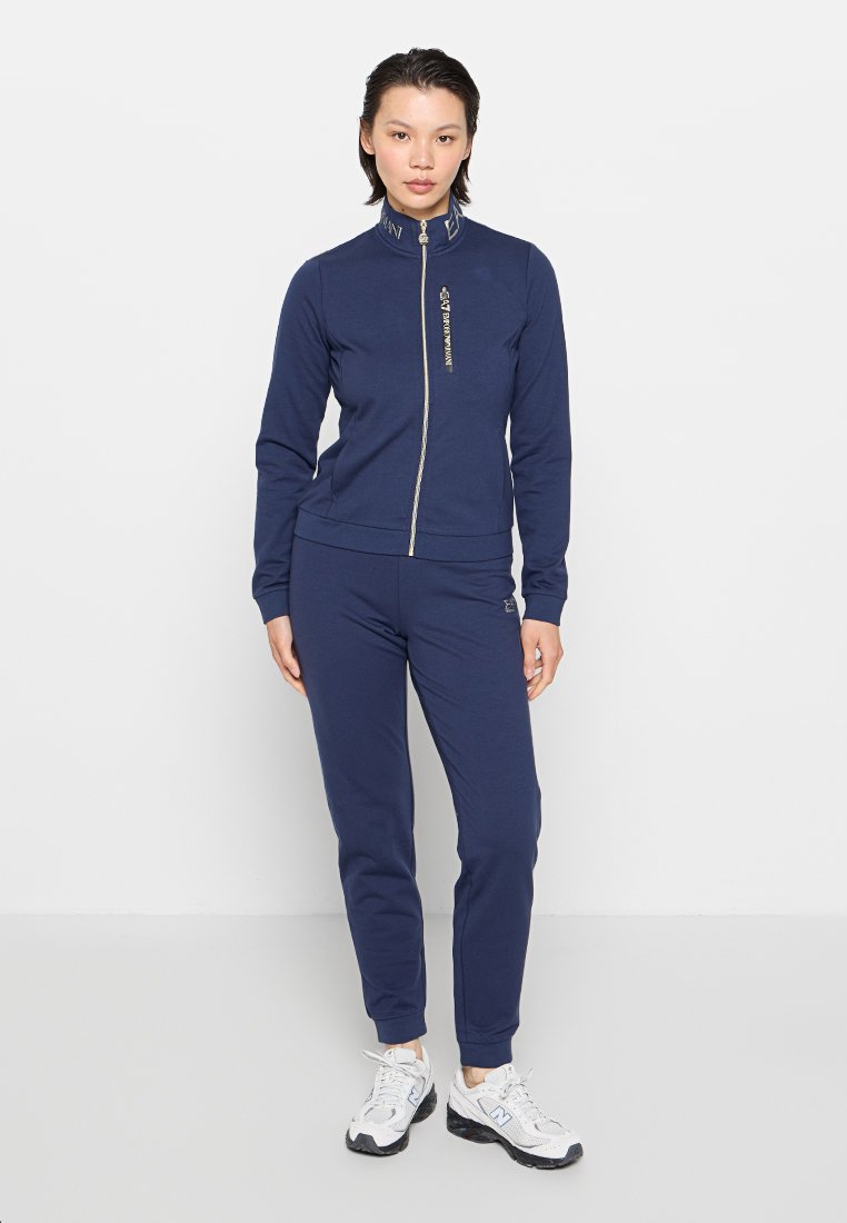 EA7 Emporio Armani Trainingsanzug Media 1