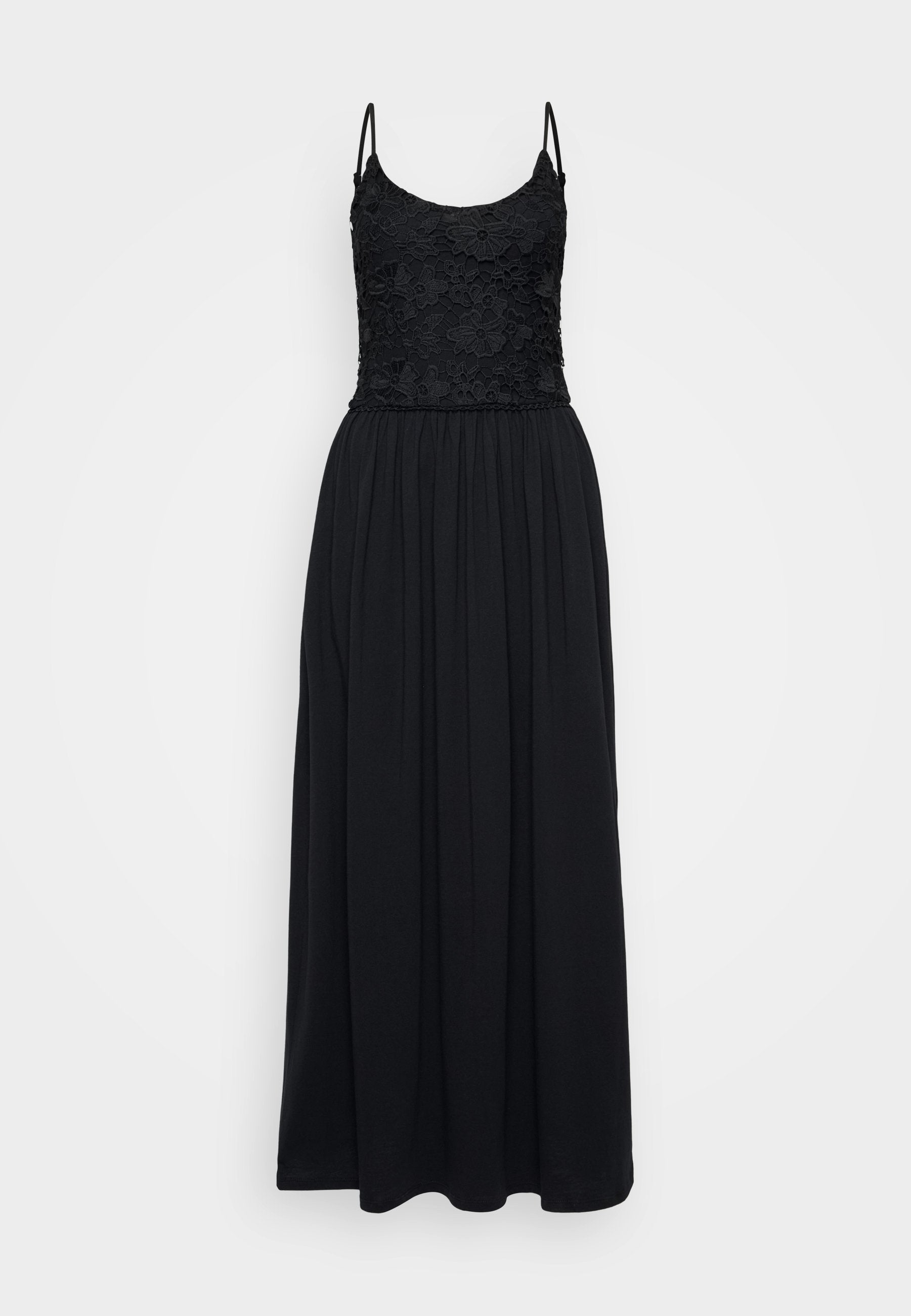 Schwarzes Maxi-Kleid mit einem Spitzenoberteil, Spaghettiträgern und einem gerafften Rock. Der Stoff ist glatt mit einem fließenden Design und in voller Länge.