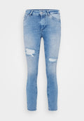 Hellblaue Skinny-Jeans aus Denim mit Rissdetails an den Knien, Reißverschluss und Fünf-Taschen-Design. Kaputtes Textur, ausgefranste Säume.