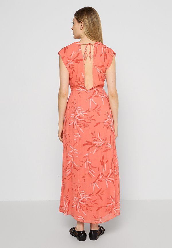 Claudie Pierlot REKY