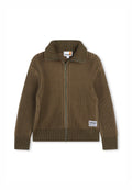 Olivgrüner gerippter Cardigan mit hohem Kragen, Frontreißverschluss und einem Stoffetikett unten links. Verfügt über lange Ärmel und strukturstrick.