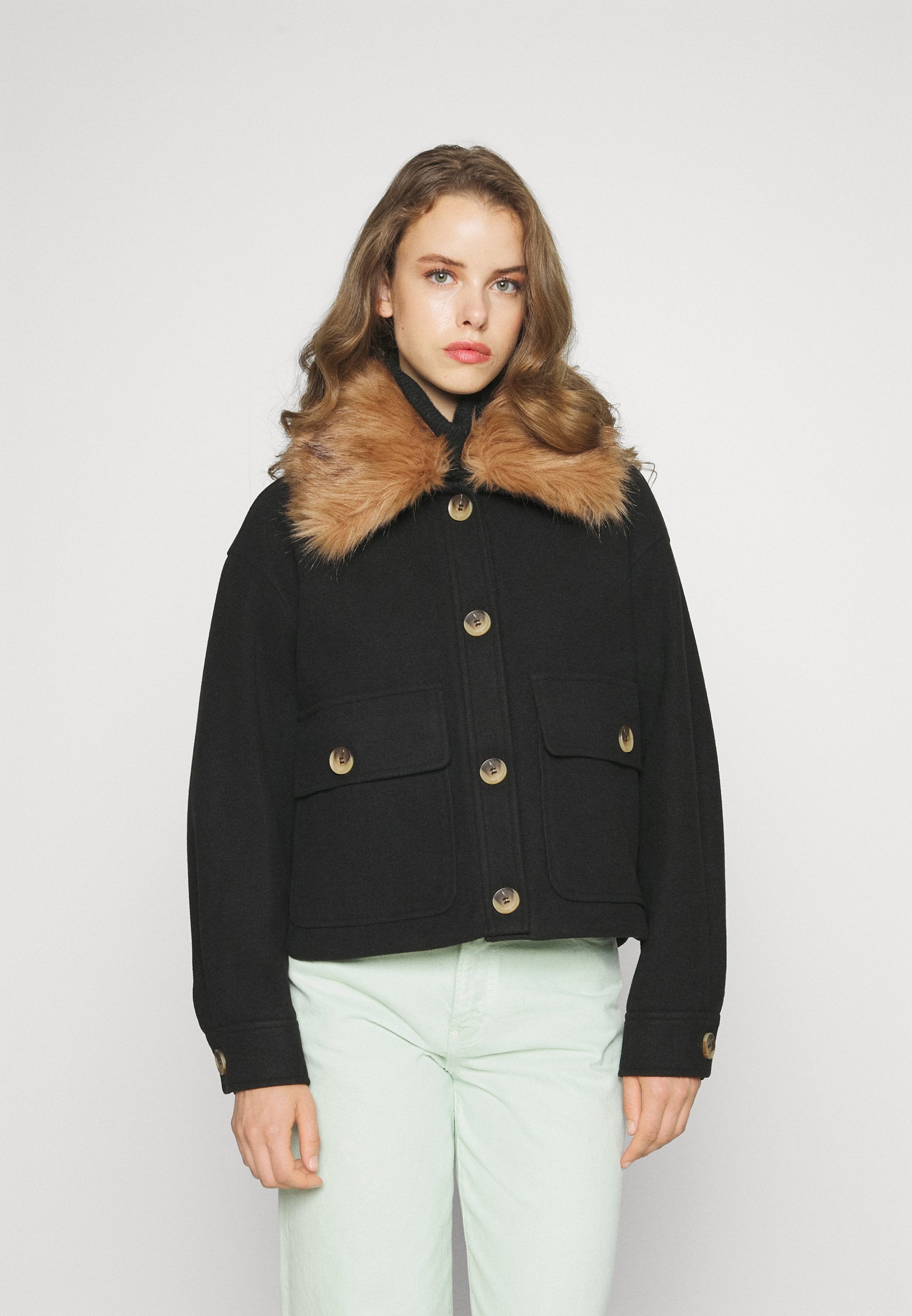 ONLEMMA SHORT SHACKET Media 3
