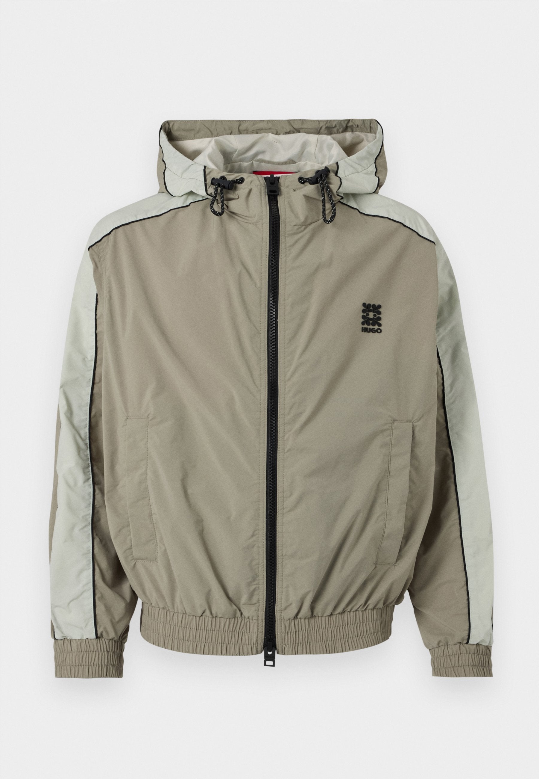 Beige und hellgraue Kapuzenjacke mit Reißverschluss, elastischen Bündchen und Saum, schwarzem Logo auf der Brust und Vorder- taschen.