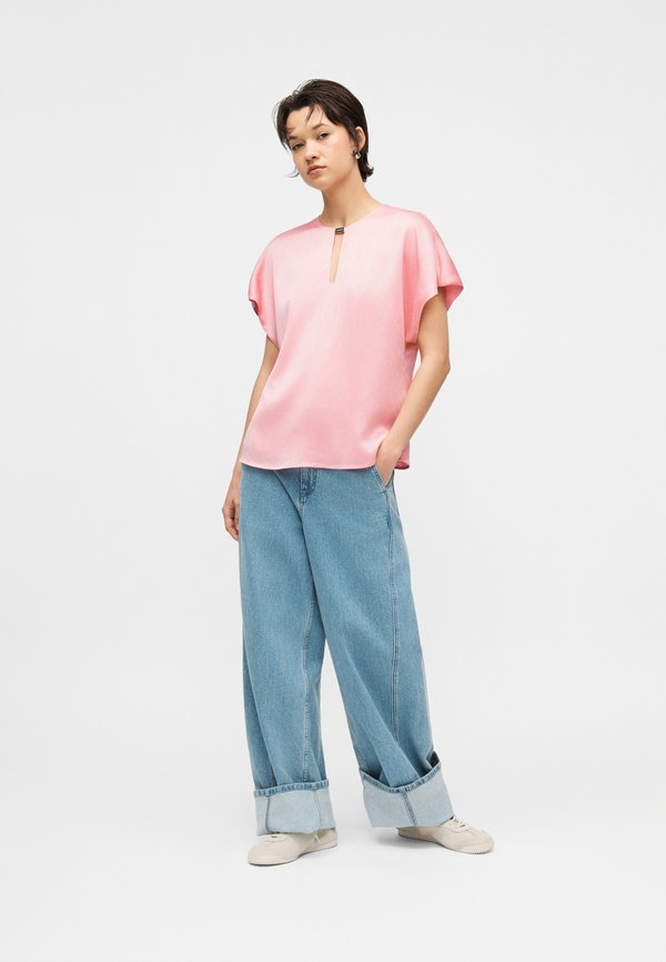 Calvin Klein PLISSE HARDWARE