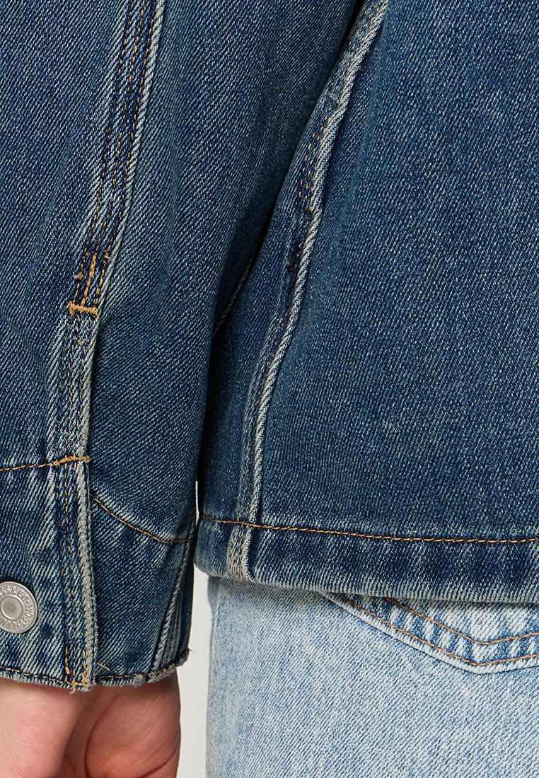Levi's®