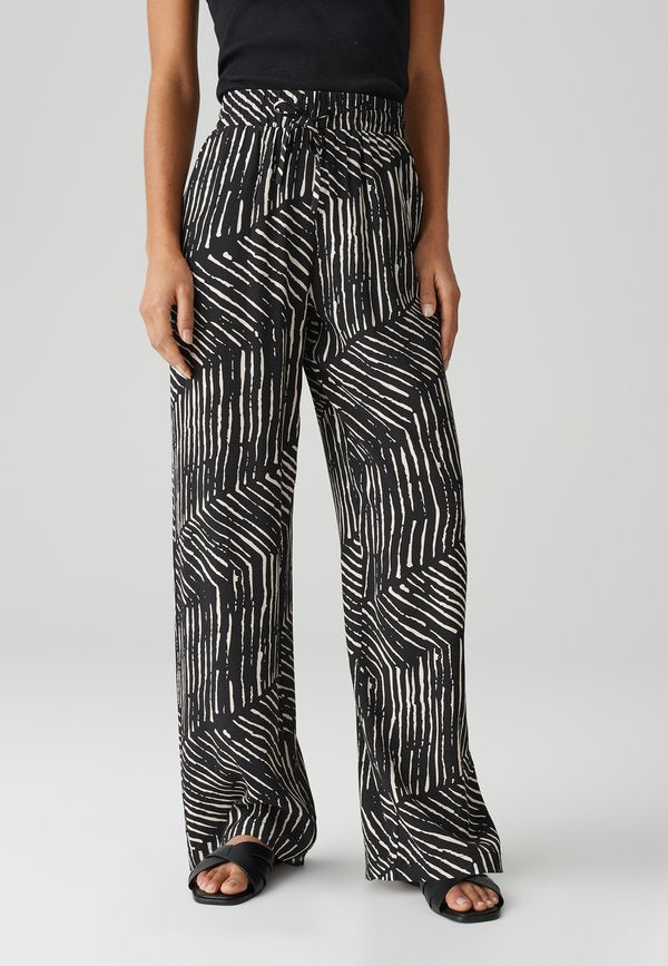 OPUS RISE WIDE FIT