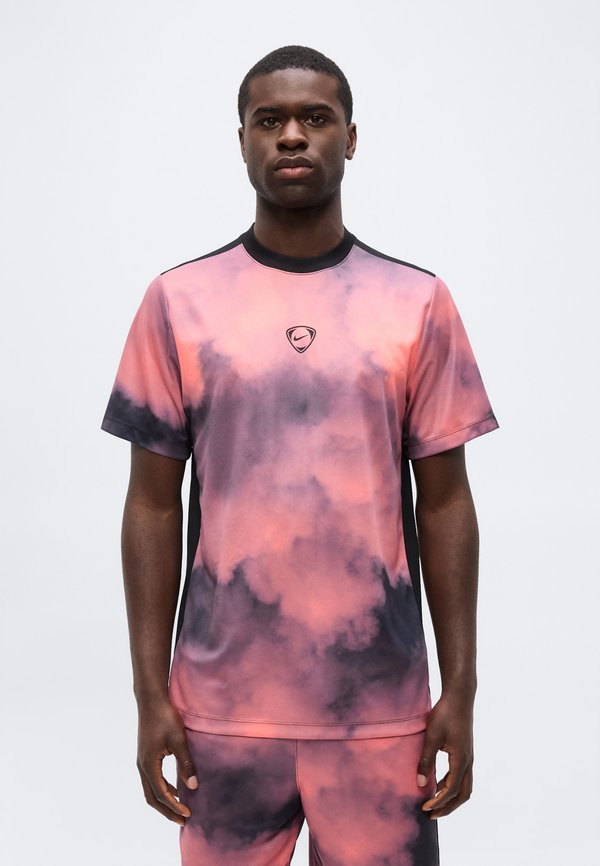 Nike Performance ACADEMY+ - Sports T-shirt - hot lava/black
