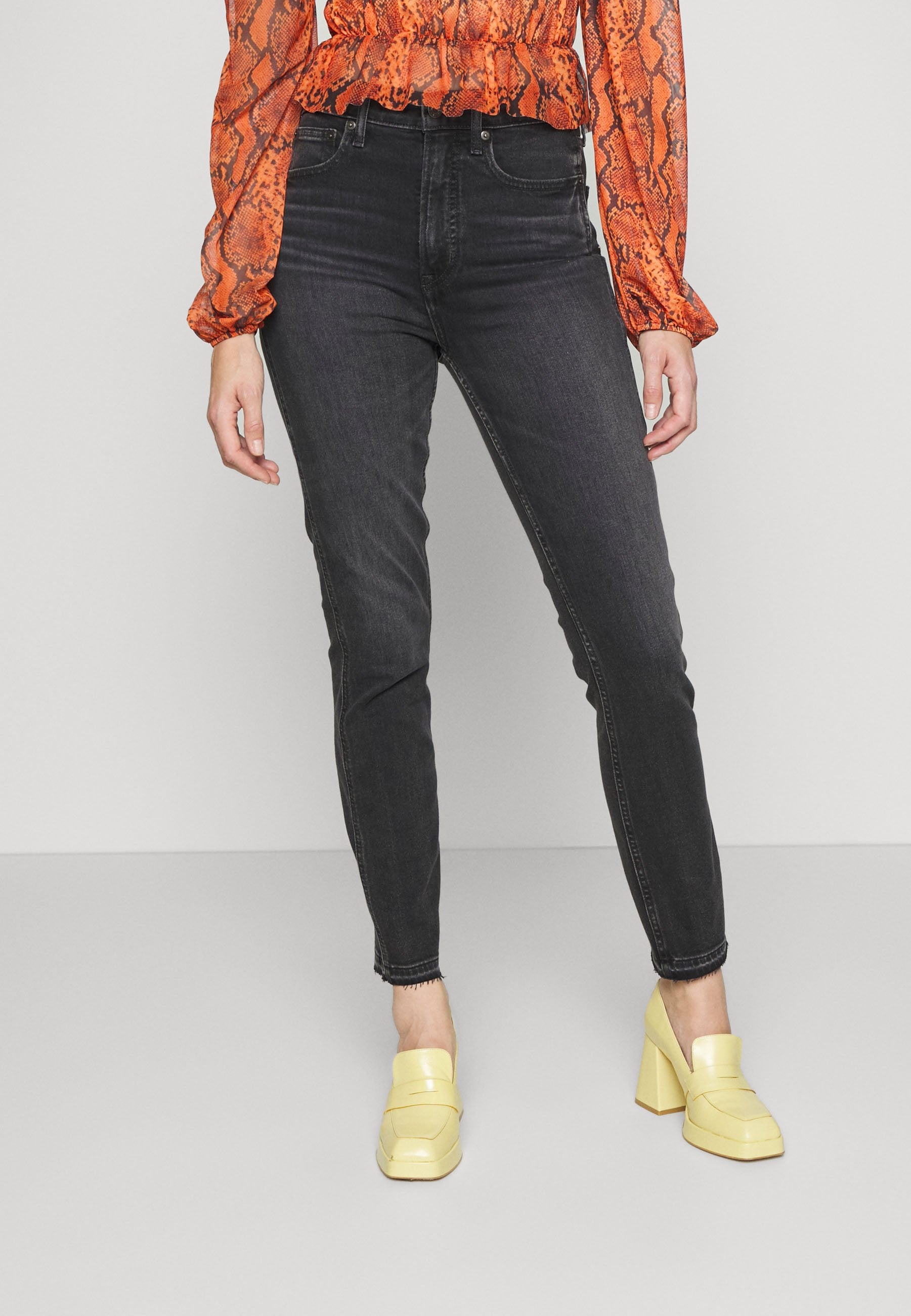 Gap Tall CIGARETTE TALLOW