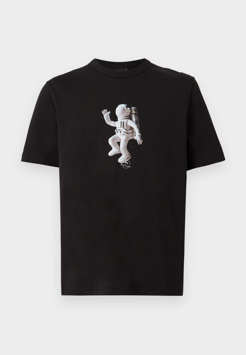 Schwarzes T-Shirt mit kurzen Ärmeln und einer Grafik eines weißen Astronauten im Raumanzug, der mittig auf der Vorderseite schwebt.