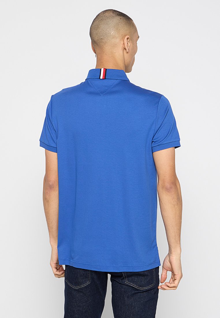 REGULAR FIT Media 3