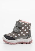 Grauer wasserdichter Stiefel mit weißen Herzmustern, zwei Klettverschlüssen, rosa Futter, schwarzer Zehenkappe und einer strukturierten Gummisohle.