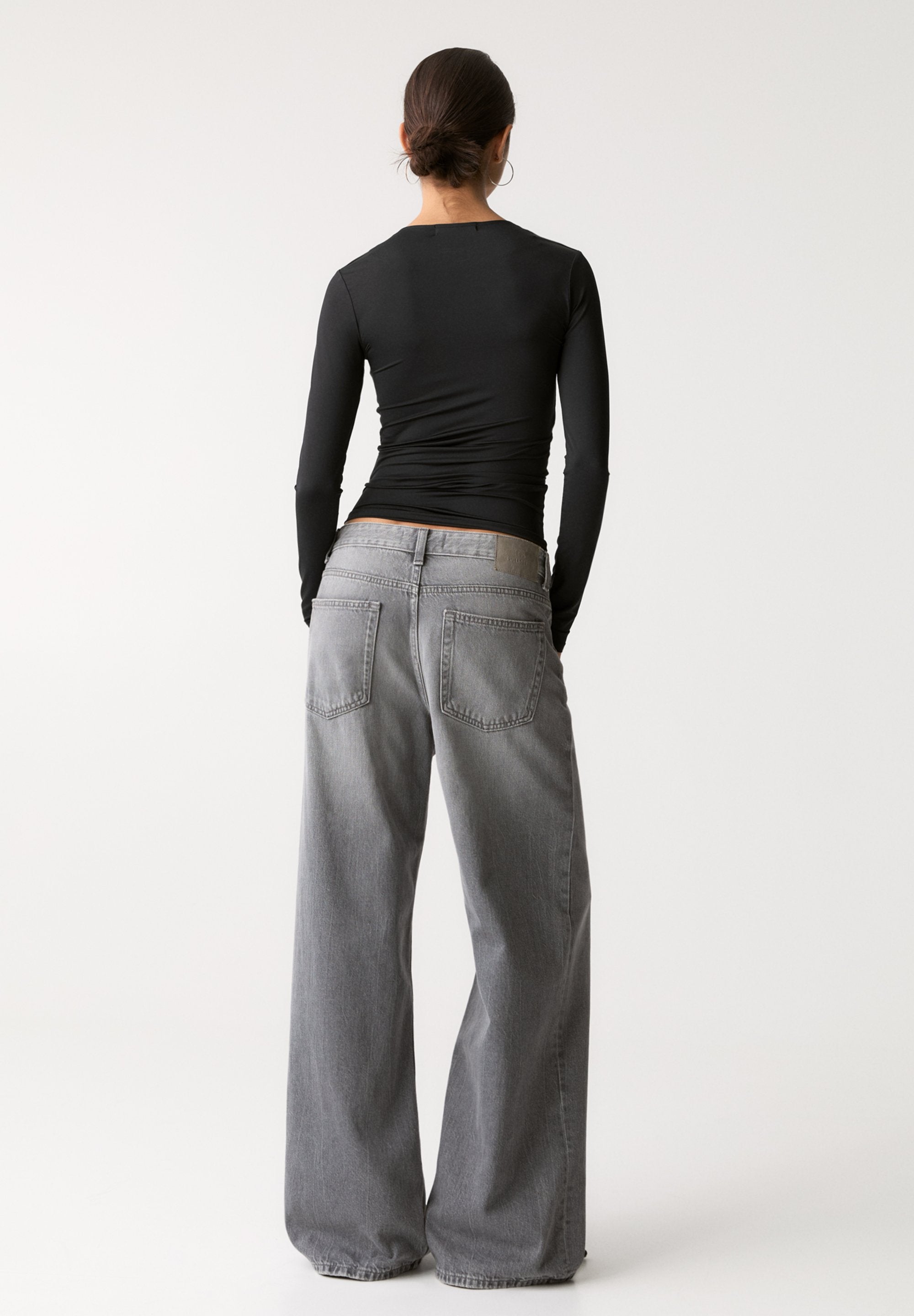 PULL&BEAR  CUT-OUT DETAIL