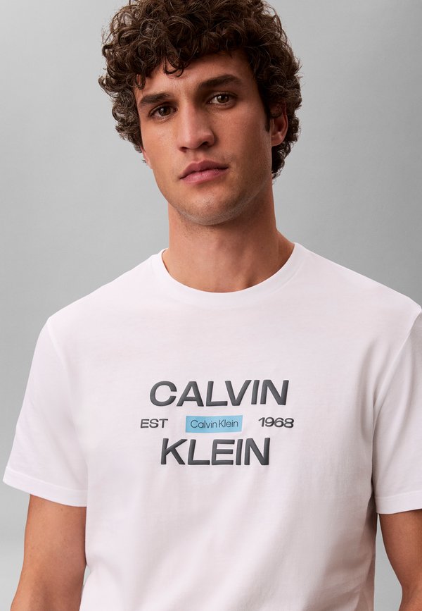Calvin Klein Jeans STACK GRAP