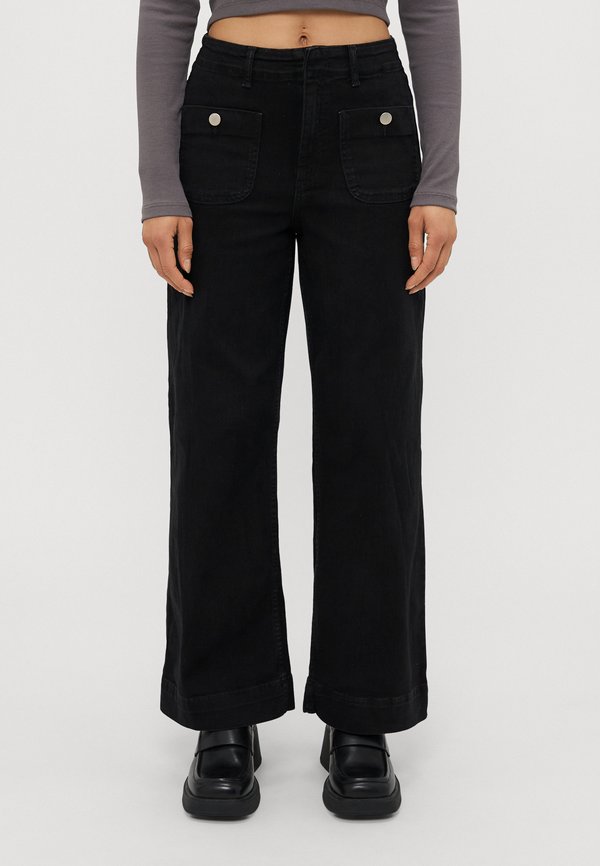 Vero Moda Petite VMKAYLA WIDE POCKET - Wide Leg - black denim