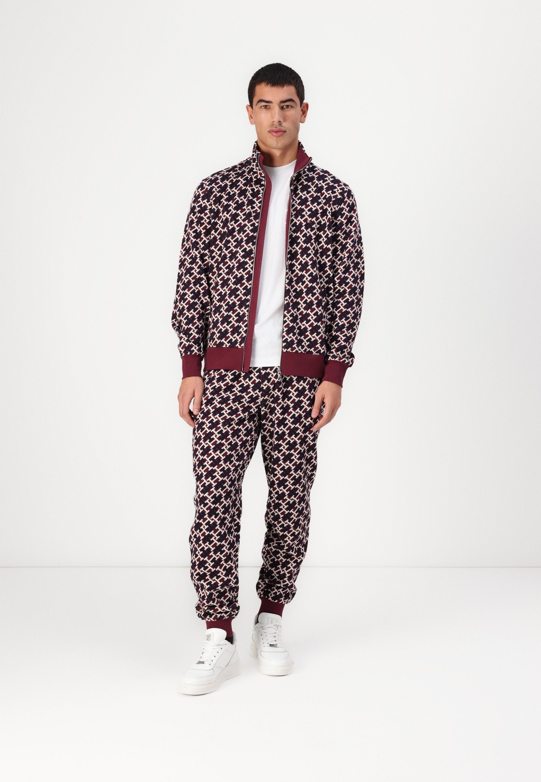 MONOGRAM ZIP THROUGH STAND UNISEX Media 4