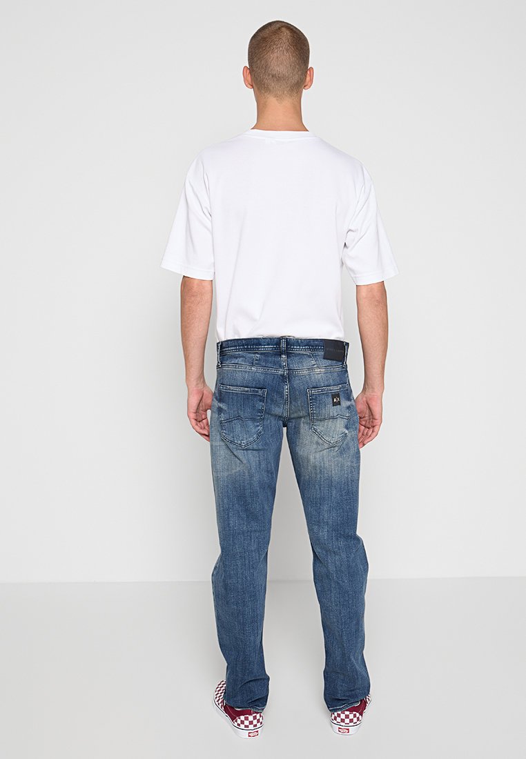 Armani Exchange Jeans Relaxed Fit Media 3