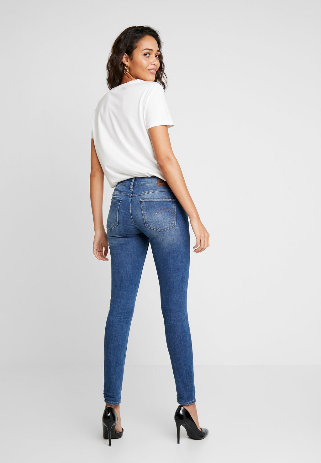 3301 MID SKINNY WMN Media 4