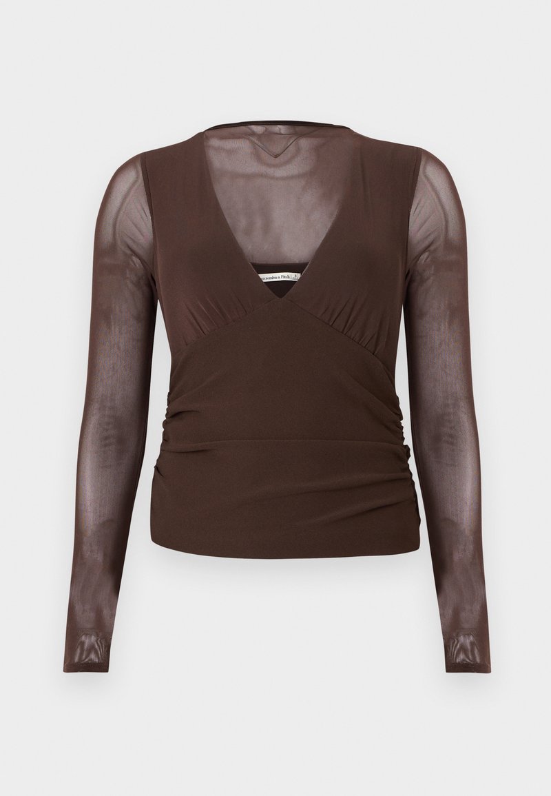 Braunes Langarmshirt mit transparenten Mesh-Ärmeln und V-Ausschnitt, ausgestattet mit tailliertem Schnitt und leichter Raffung an den Seiten.