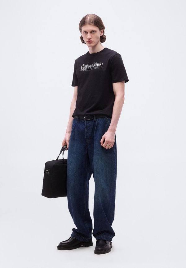 Calvin Klein DOUBLE LOGO GRAPHIC