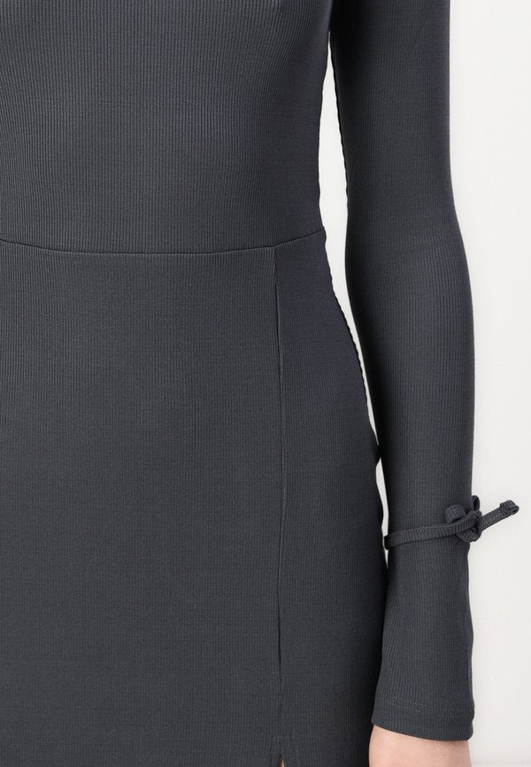Even&Odd SCOOP NECK LONG SLEEVES TIED HEMS  DRESS