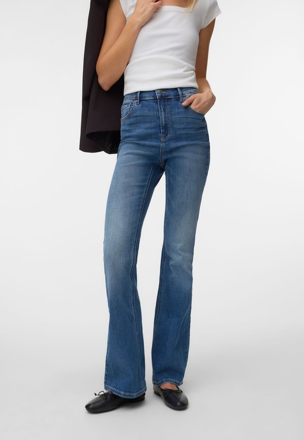 Vero Moda Flared fit VMGIGI High rise - Bootcut jeans - medium blue denim