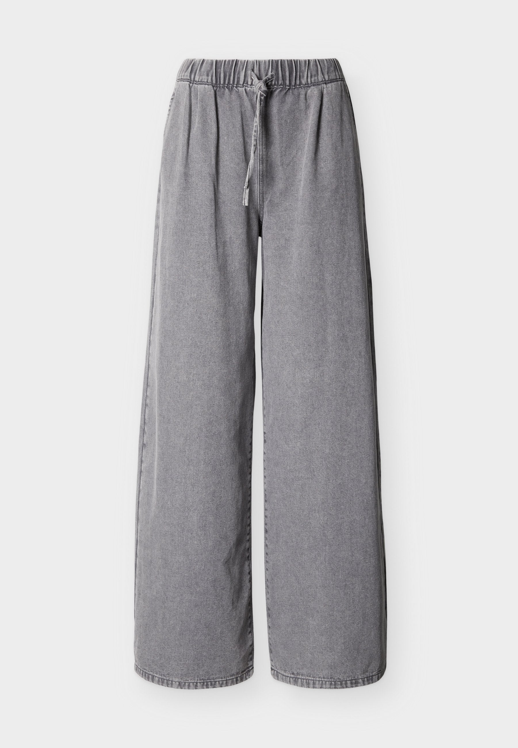 Grau melierte Jeans mit weitem Bein, elastischem Bund und Kordelzug, flach auf weißem Hintergrund präsentiert.
