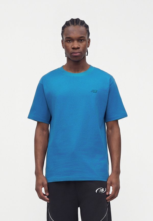 New Balance ATHLETICS UNISEX - Basic T-shirt - north sea