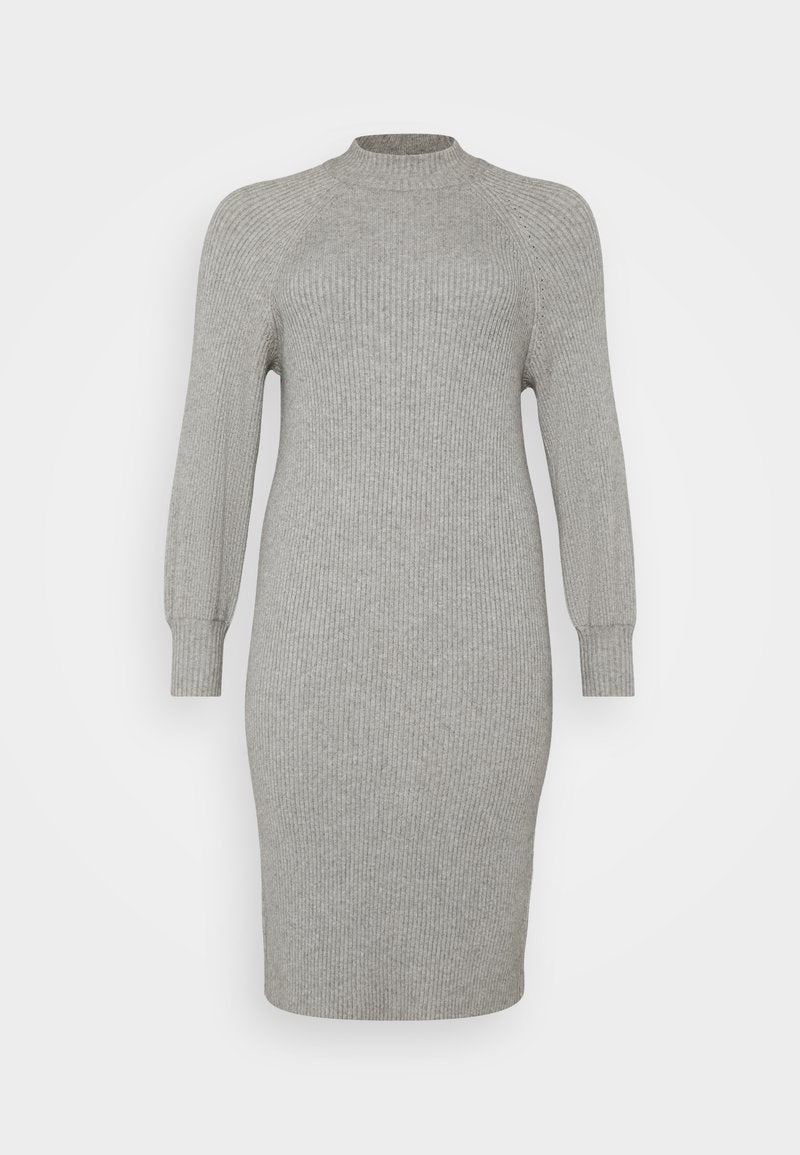 Grau gestreiftes Strickkleid mit langen, leicht puffigen Ärmeln und hohem Kragen. Figurbetonte Silhouette mit einem knielangen Saum. Glatte Textur.