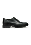 Schwarze Leder-Dressschuhe mit glatter Oberfläche, runder Zehenform und sechs Ösen für die Schnürsenkel. Gummisohle mit horizontalen Rillen für besseren Halt.