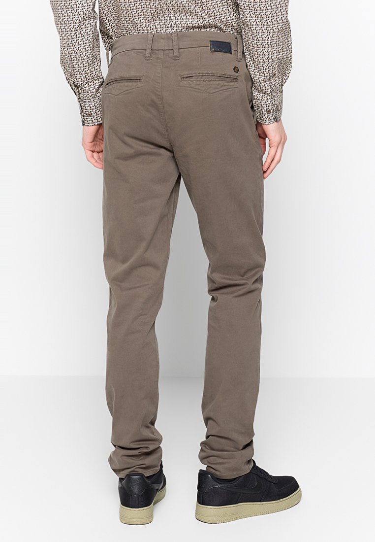 NO EXCESS Chino Media 3