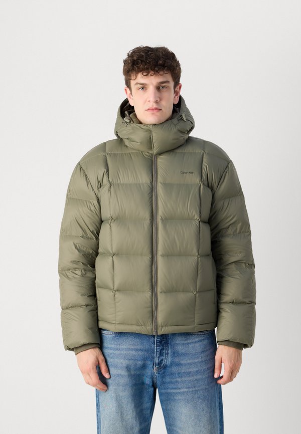 Calvin Klein DETACHABLE HOOD