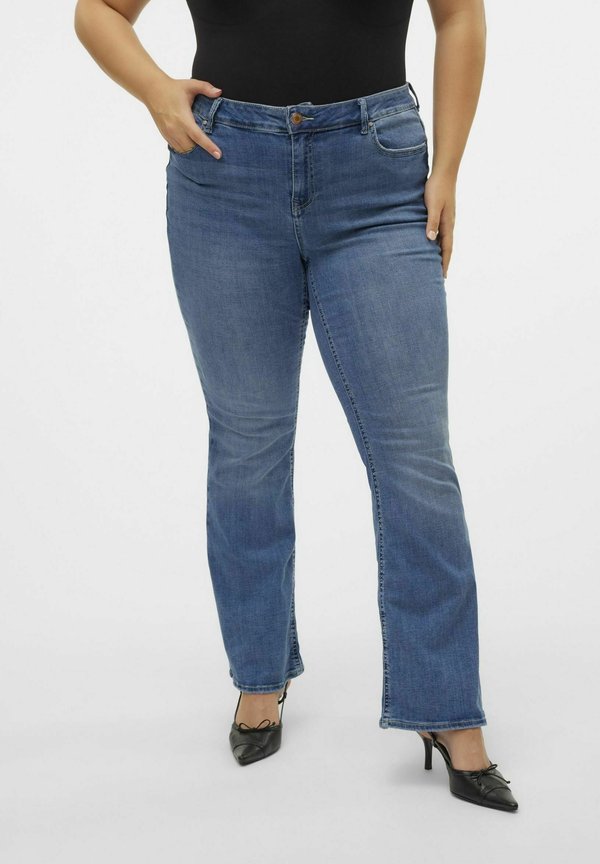 Vero Moda Curve Flared fit VMCFLASH Mid rise - Bootcut jeans - medium blue denim